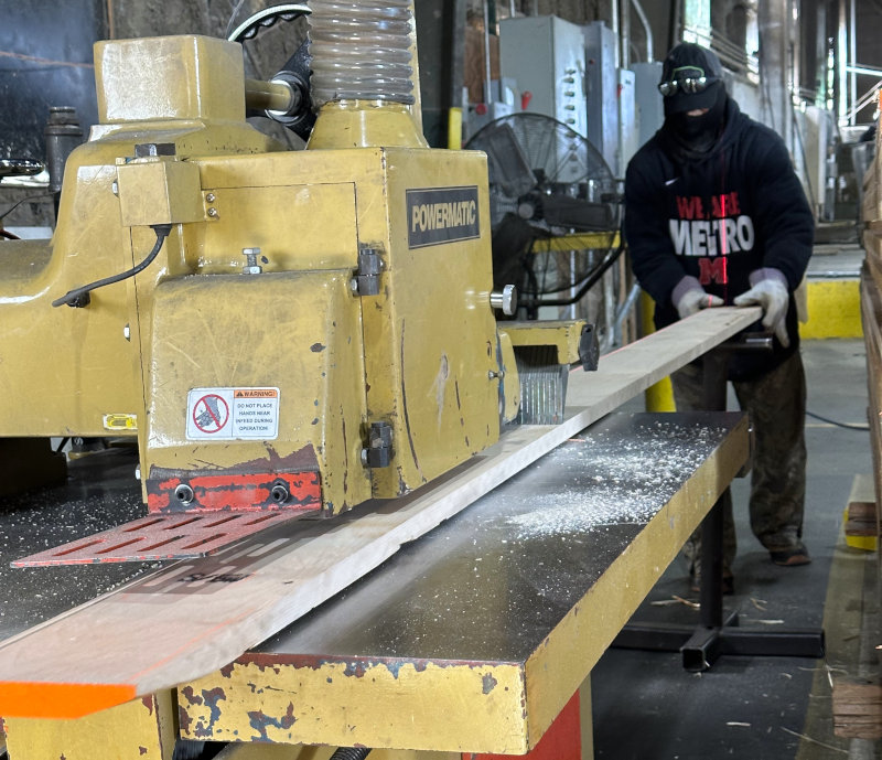 Feeding the straight line rip.